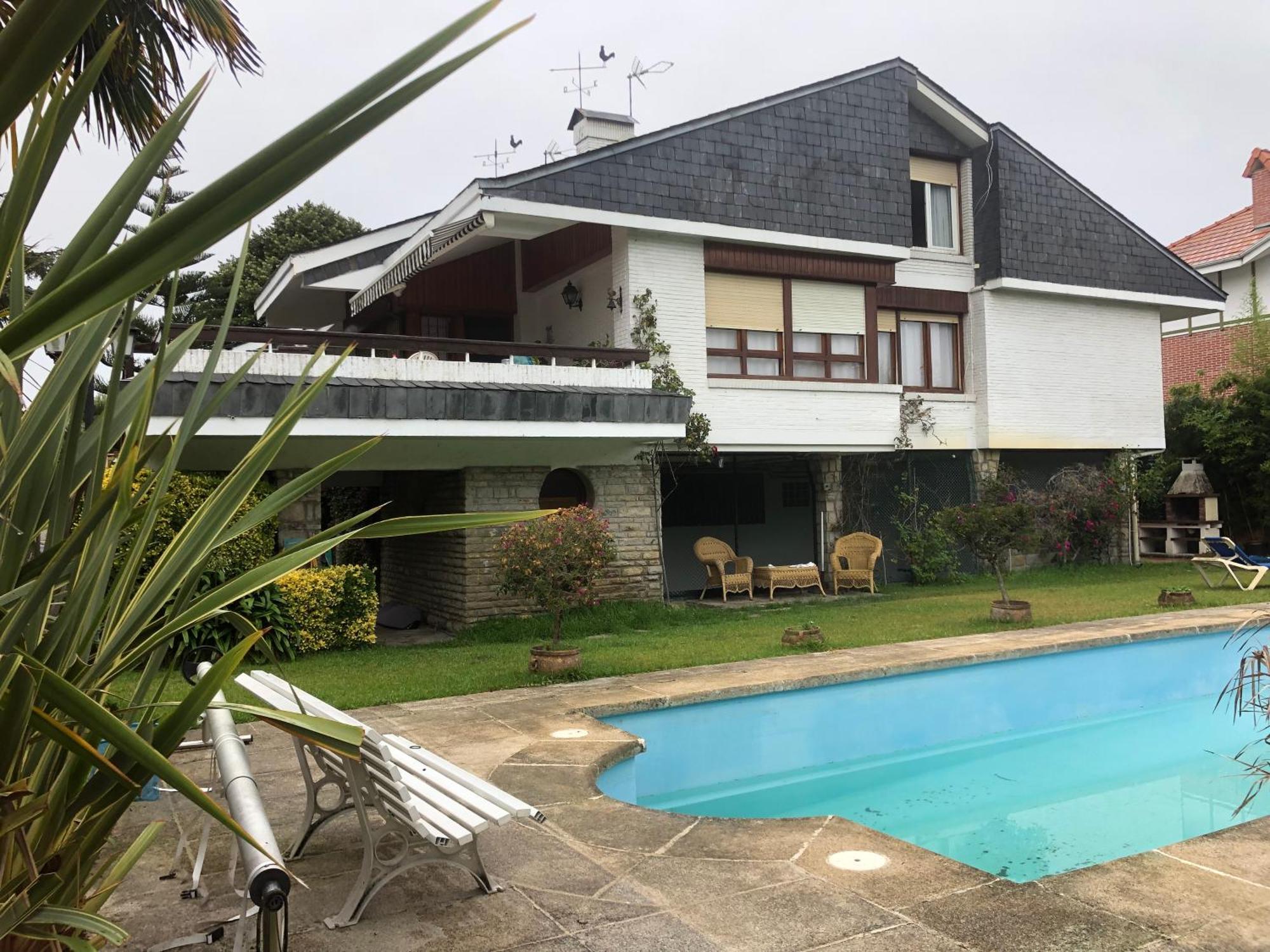Chalet Al Lado De La Playa Con Piscina Privada, Jardin Y Barbacoa, Fronton, 6 Habitaciones Laredo Exterior foto